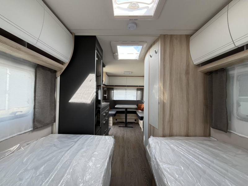 Hobby De Luxe 495 UL 1800-sfeer-bedver-reswiel  foto: 4