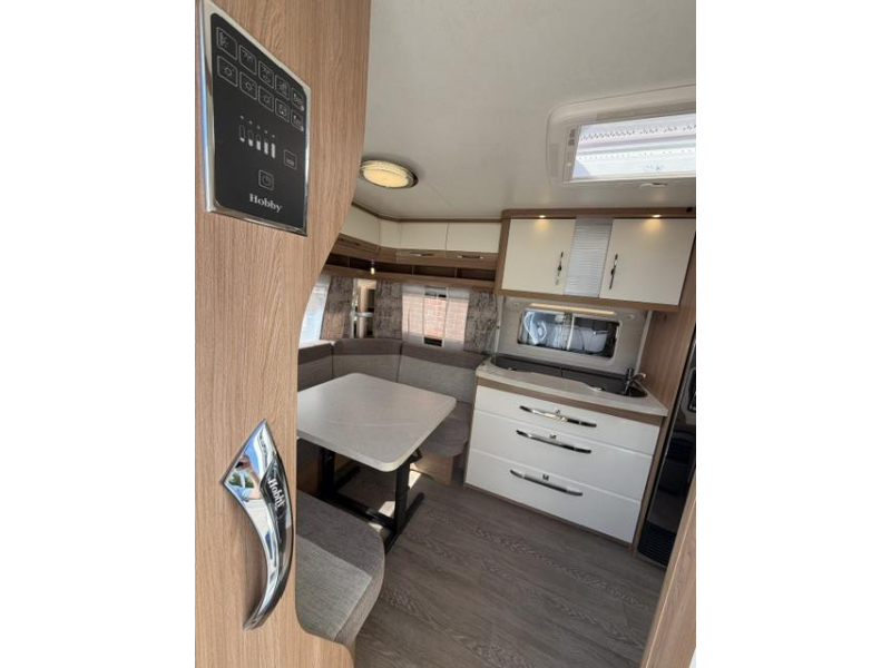 Hobby De Luxe 460 UFE Incl. Mover Fietsendrager  foto: 10