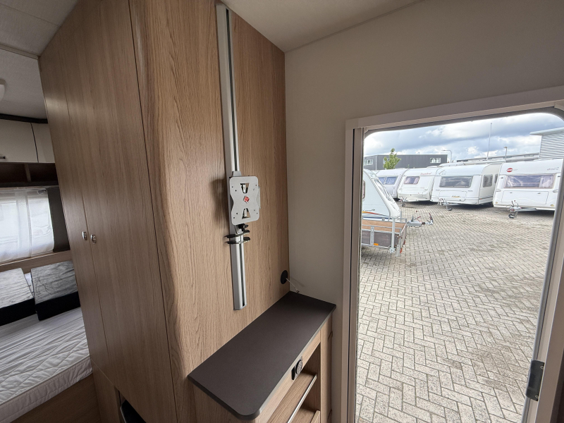 Bürstner Averso Plus 500 TS VOORTENT/HEFBED/6PERSOONS  foto: 6
