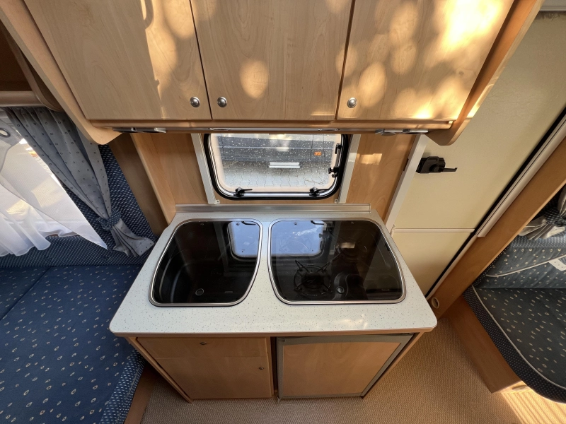 Bürstner Ventana Avantgarde 435 TS Voortent en losse luifel  foto: 5