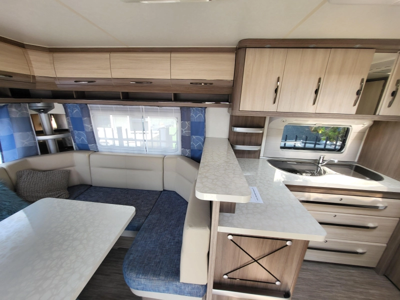 Hobby De Luxe 560 CFE airco en mover  foto: 5