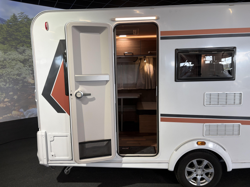 Weinsberg CaraOne Edition HOT 390 QD voortent | ex-verhuur  foto: 6