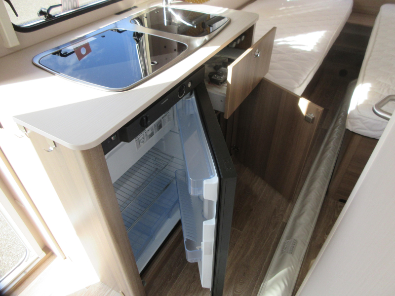 Dethleffs C'Joy Active 460 LE MET MOVER EN VOORTENT  foto: 10