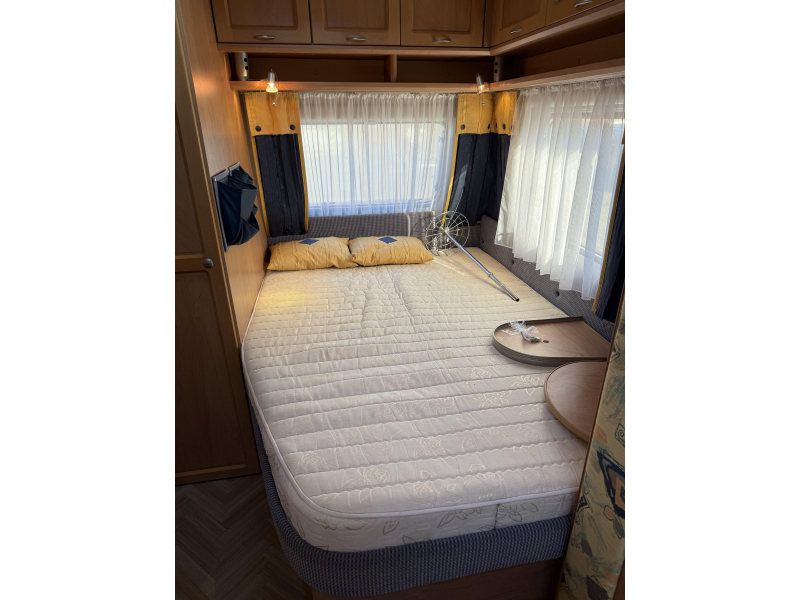 Bürstner Amara 450 TS FRANSBED RONDZIT VOORTENT  foto: 6