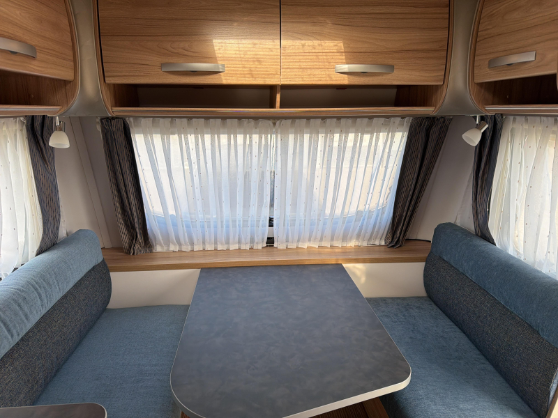 Eriba Nova Light 465 Elegance Mover / Luifel 