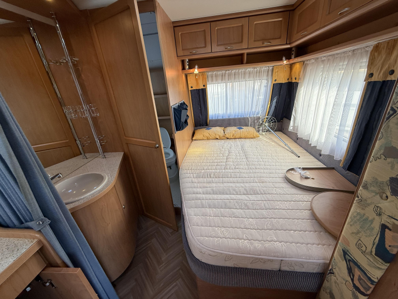 Bürstner Amara 450 TS FRANSBED RONDZIT VOORTENT  foto: 8