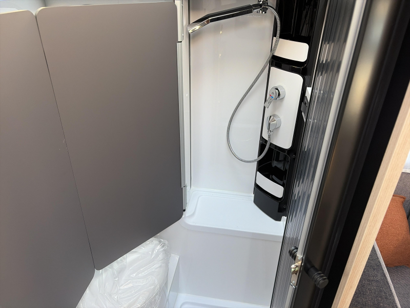 Hobby De Luxe 460 SFF Model 2027  foto: 9