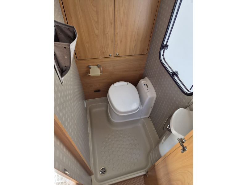 Bürstner Ventana 460 TS Mover-Luifel met voorwand  foto: 14