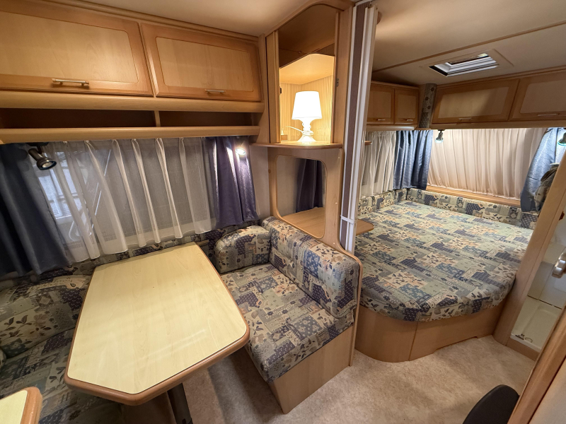 TEC Travel King 390 ATF TREINZIT VASTBED VOORTENT 