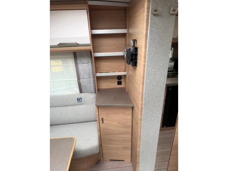 Knaus Sudwind 60 Years 460 EU mover fietsenrek luifel  foto: 19