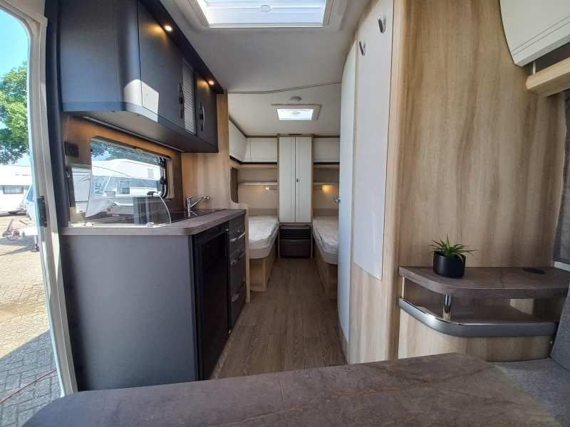 Hobby De Luxe 460 LU 1500kg  foto: 7