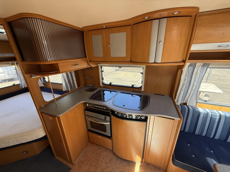 Dethleffs Lifestyle 500 DB FRANSBED RONDZIT TENT TOP  foto: 21