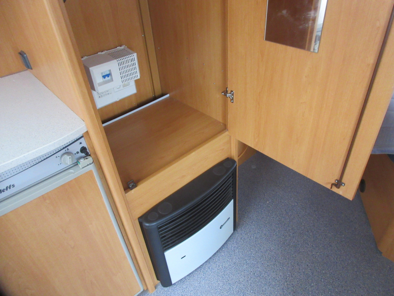 Dethleffs Travel Sleeper 468 Slechts 960kg met mover!!  foto: 14