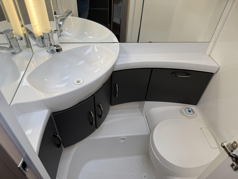 Hobby De Luxe Edition 495 UL 2 BEDDEN MOVER LUIFEL TOP  foto: 17