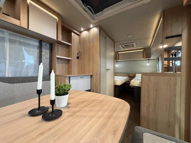 Knaus Sport 460 EU enkele bedden / dinette  foto: 16