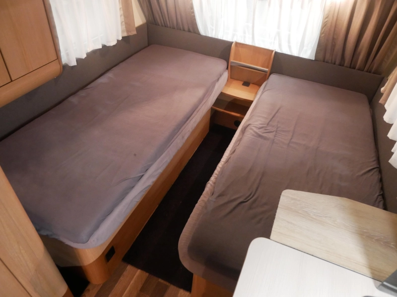Knaus Sport 460 EU Mover levelsysteem luifel  foto: 11