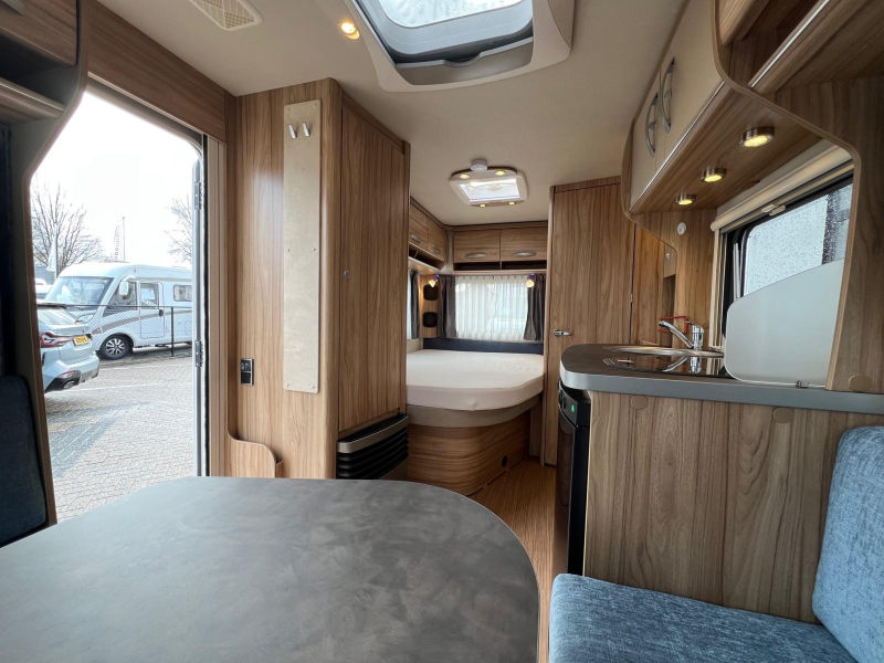Eriba Nova Light 465 fransbed mover, luifel  foto: 19