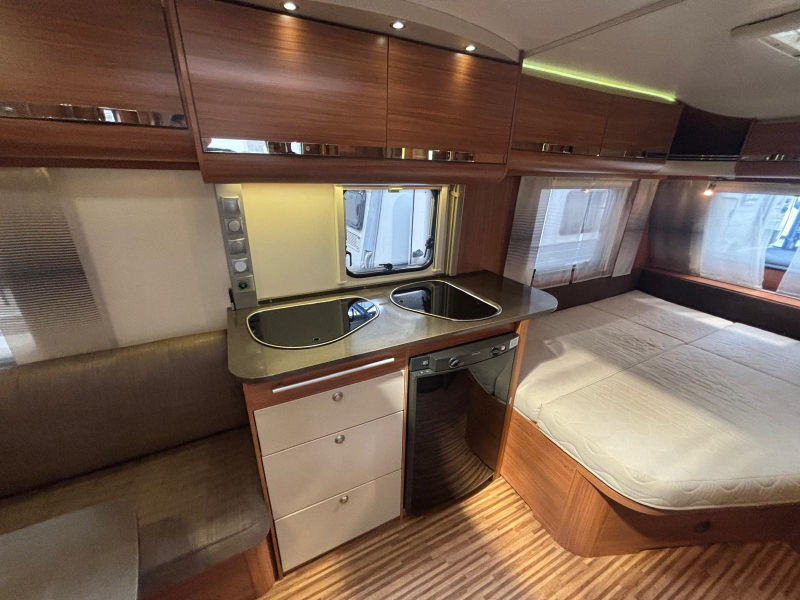 Adria Adora 462 PU voortent, fietsenrek.  foto: 8