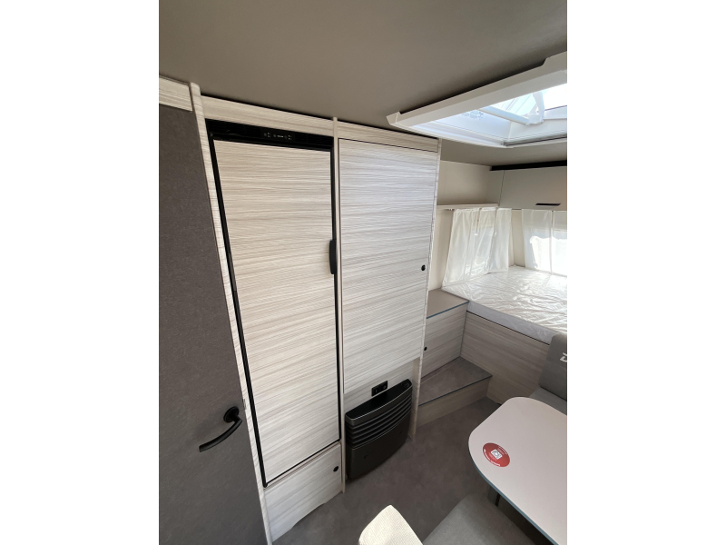 Dethleffs C'Joy Active 420 QSH COMPACT-XL KOELKAST  foto: 9