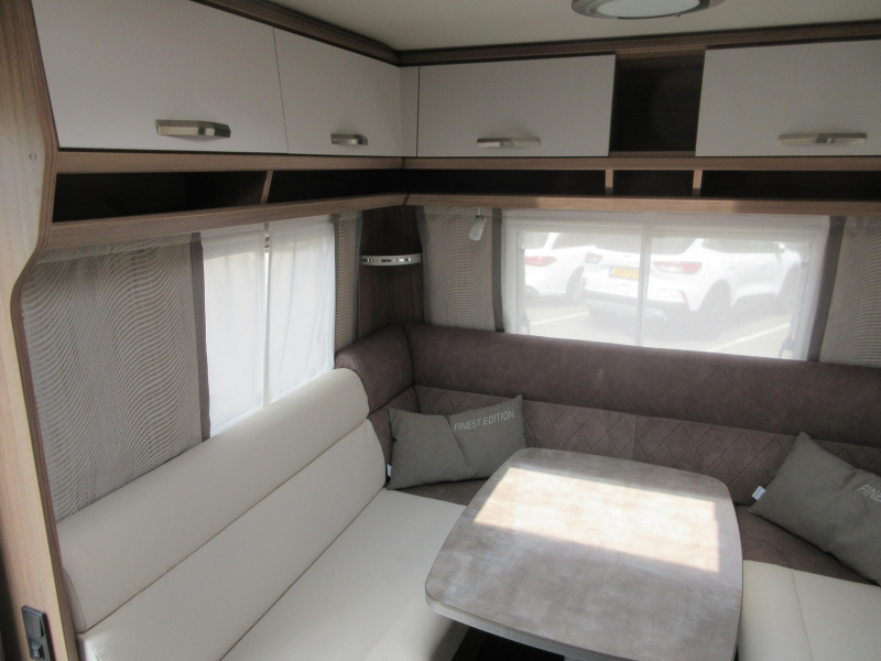 Tabbert Rossini Booster 540 E MET MOVER EN VASTE LUIFEL 