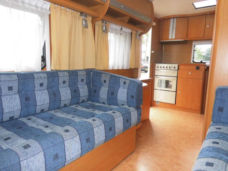 Dethleffs Lowlander 450 HK Mover, voortent.  foto: 6