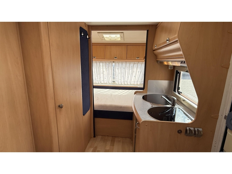 Hobby De luxe Easy 450 UF dwars bed rondzit toilet  foto: 2