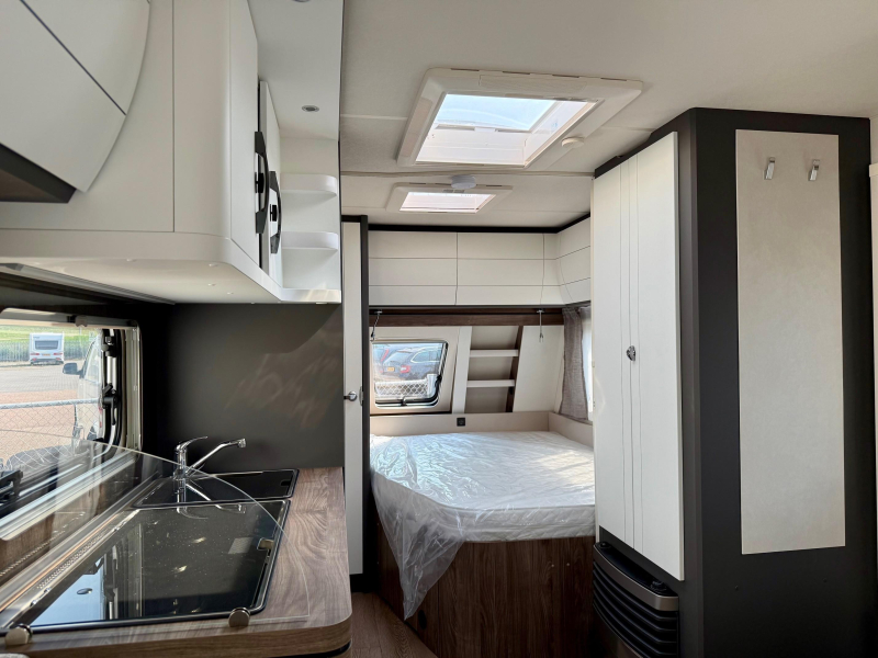 Hobby Excellent Edition 460 UFE Frans bed & rondzit!  foto: 5