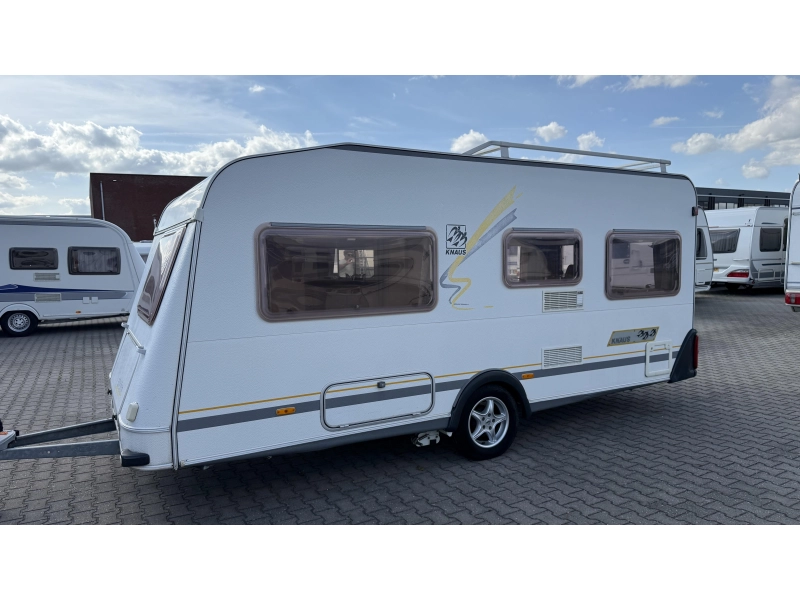 Knaus Sudwind 450 TF frans bed rondzit toilet  foto: 12