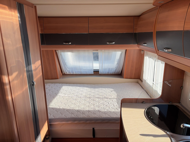 Hobby De Luxe 400 SF Voortent/Fietsdrager 