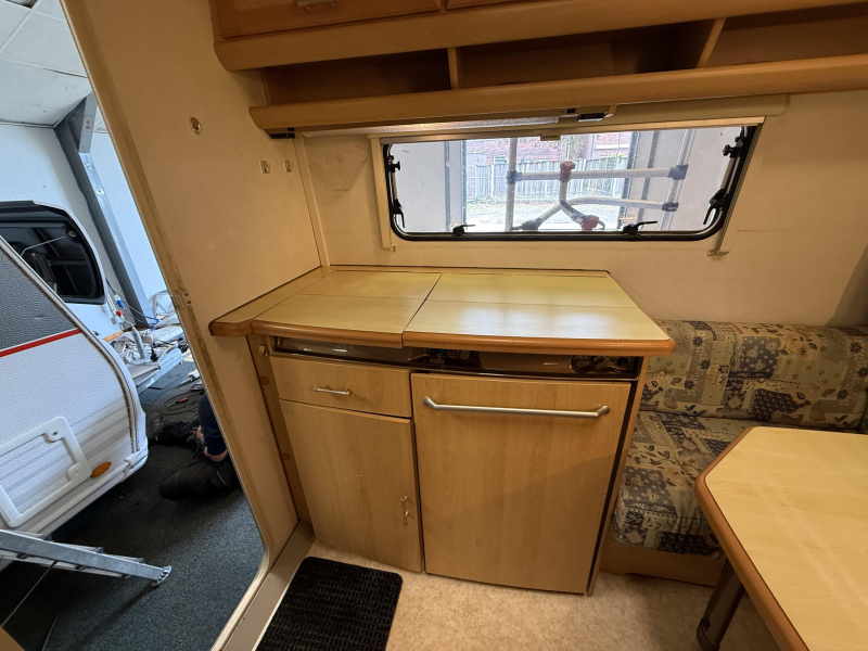 TEC Travel King 390 ATF TREINZIT VASTBED VOORTENT  foto: 8