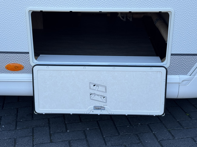 Hobby De Luxe 490 KMF met STAPELBED **6 Slaapplaatsen/Mover/1e eigenaar//Lichtmetalen velgen black/2x zonnepaneel/Autark/Nette caravan