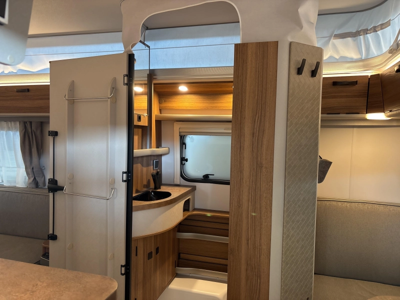 Eriba Touring 540 Legend Hampton Zilver  foto: 5