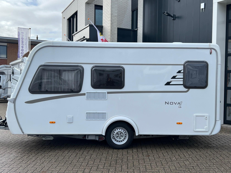 Eriba Nova Light 465 fransbed mover, luifel  foto: 6