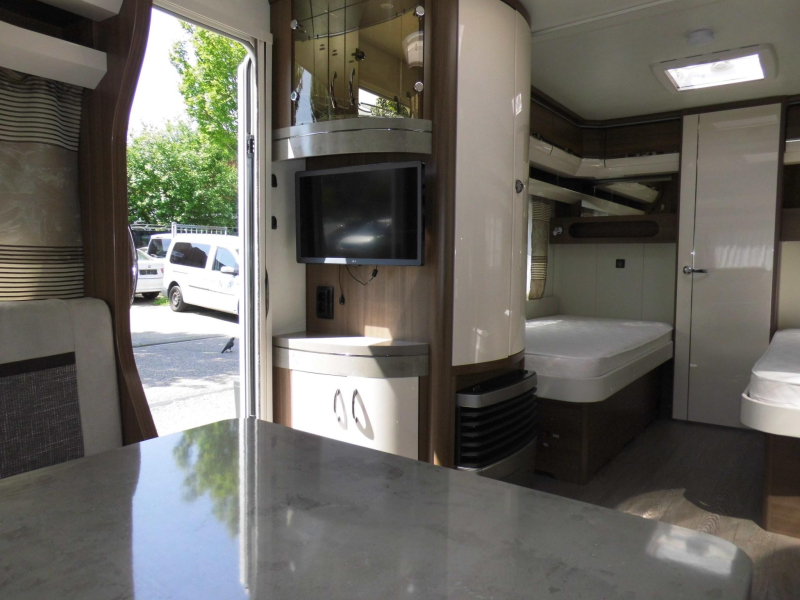 Hobby Prestige 560 WLU Mover en cassetteluifel!  foto: 8