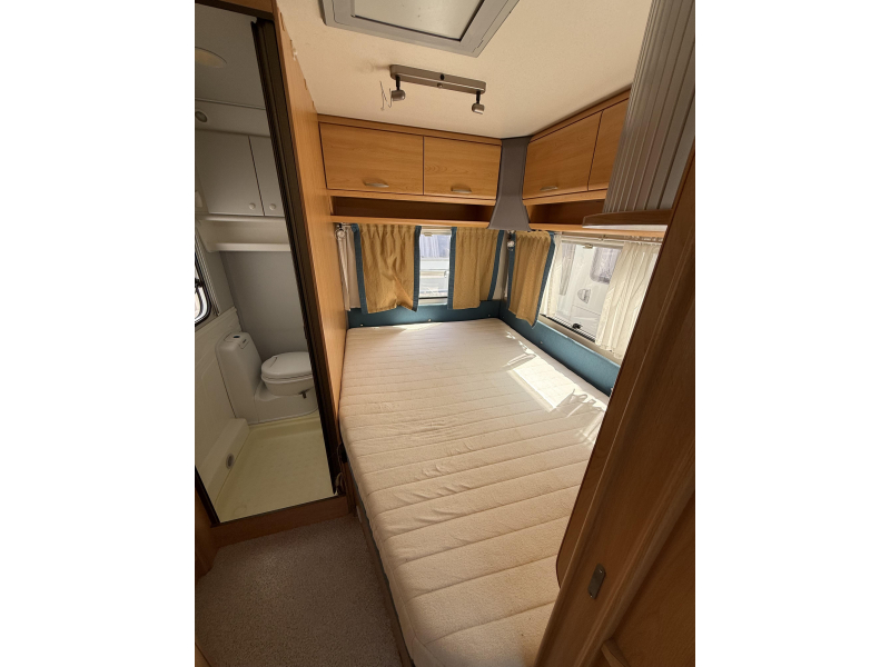 Knaus Sudwind 450 TF FRANSBED RONDZIT TENT  foto: 5