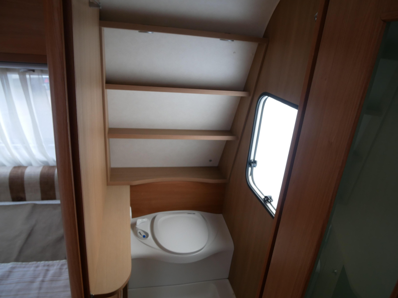 Bürstner Belcanto 460 TS Luifel en Airco  foto: 16