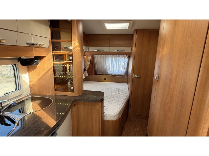 Hobby Excellent 495 UFE frans bed rondzit toilet  foto: 11