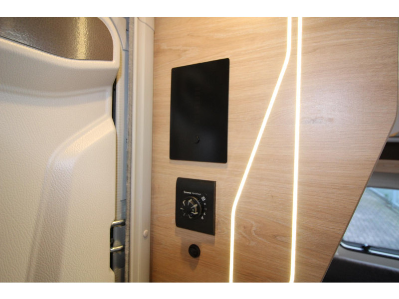 Knaus Sudwind Black Selection 450 FU Frans bed & rondzit!  foto: 21