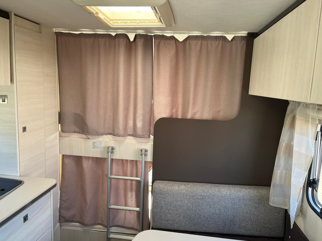 Caravelair Antares 476 Family Stapelbed | Fietsenrek | Voortent | TV | Fransbed | Treinzit | Hor foto: 23