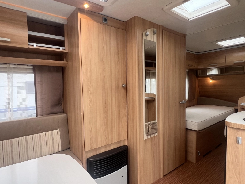 TEC Travel King 470 E zit enkele bedden toilet  foto: 3