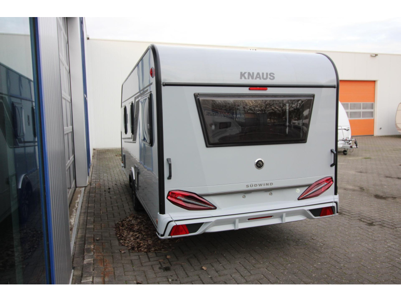 Knaus Sudwind Black Selection 460 EU AIRCO ACTIE  foto: 3