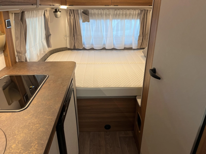 Eriba Touring 550 Legend Hampton zilver  foto: 7