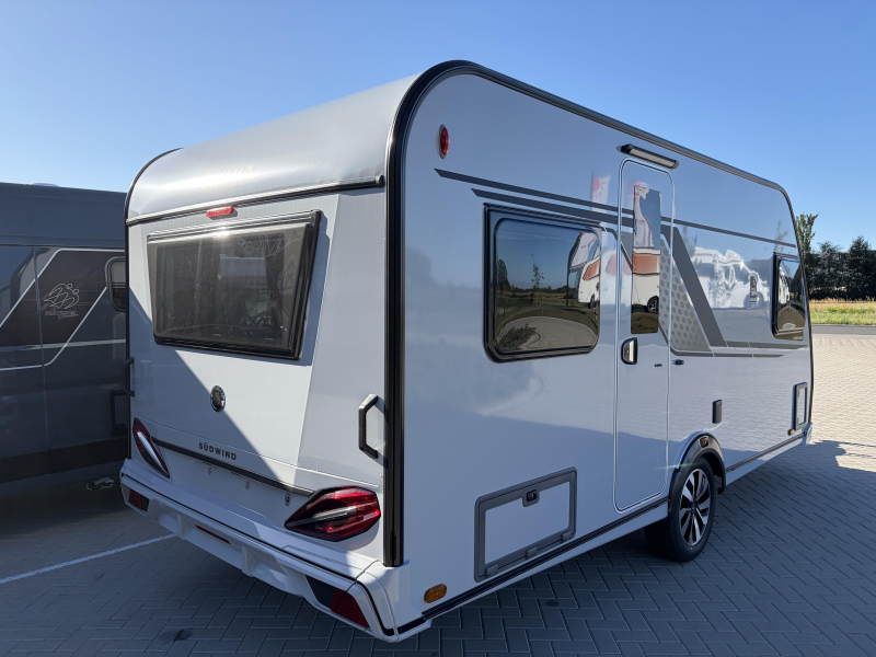 Knaus Sudwind Black Selection 450 FU dakairco / fransbed 