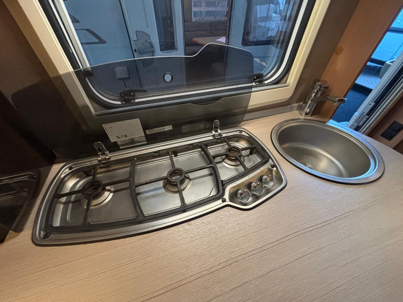 Knaus Sport 460 UE mover, voortent, luifel  foto: 11