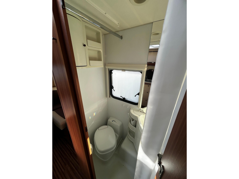 Adria Adora 472 LU Level/mover/2x voortent  foto: 12