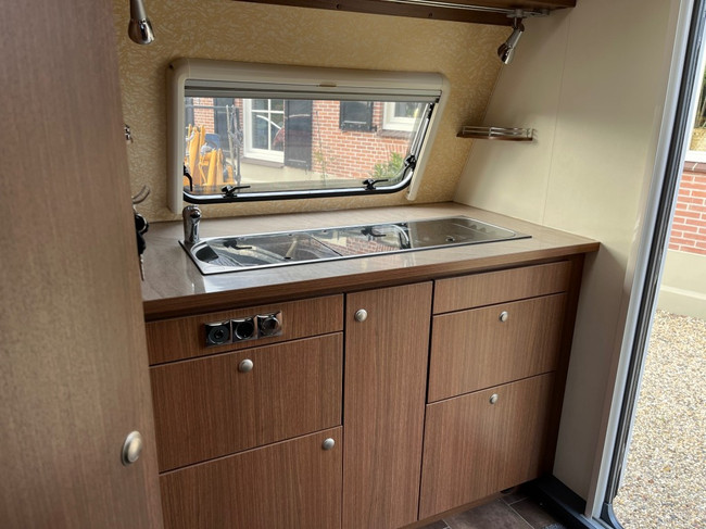 Bürstner Averso 410 Ts Plus Hefbed , zeer nette staat! 2014 foto: 6