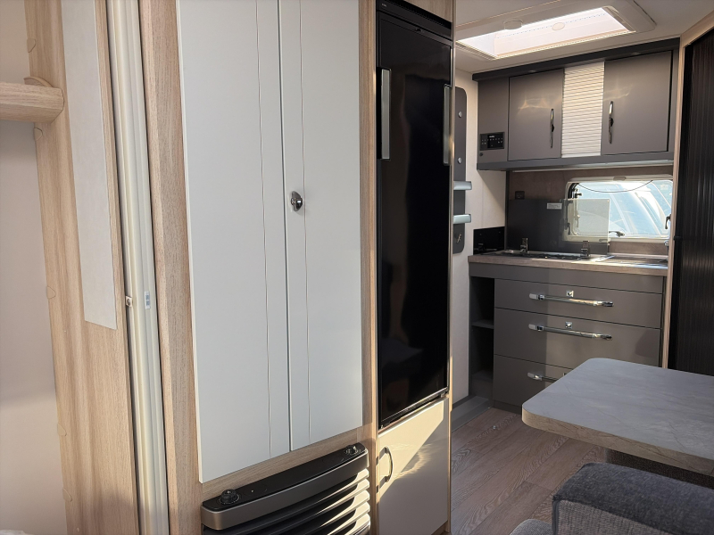 Hobby De Luxe 460 SFF Model 2027  foto: 11