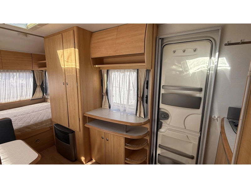 Home-Car Racer 43 AFM eindkeuken zit vast bed  foto: 9