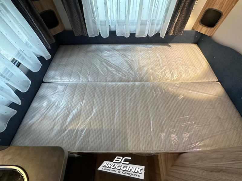 Eriba Feeling 425 DWARSBED VLOERVERW MOVER  foto: 6