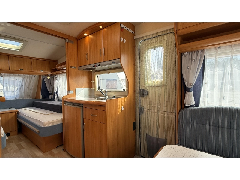 Hobby De luxe Easy 495 UL enkele bedden rondzit  foto: 6